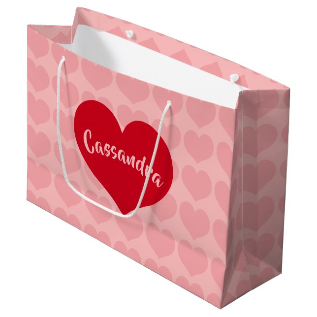 Grand Sac Cadeau Coeur rouge sur nom rose (Devant Angle)