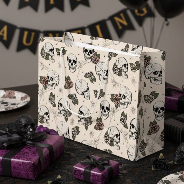 Grand Sac Cadeau Crânes gothiques blancs antiques et Halloween Rose (Cream Gothic Floral Skull Gift Bags. Vintage Hand Drawn Skulls Roses in Black. Halloween or Birthday)