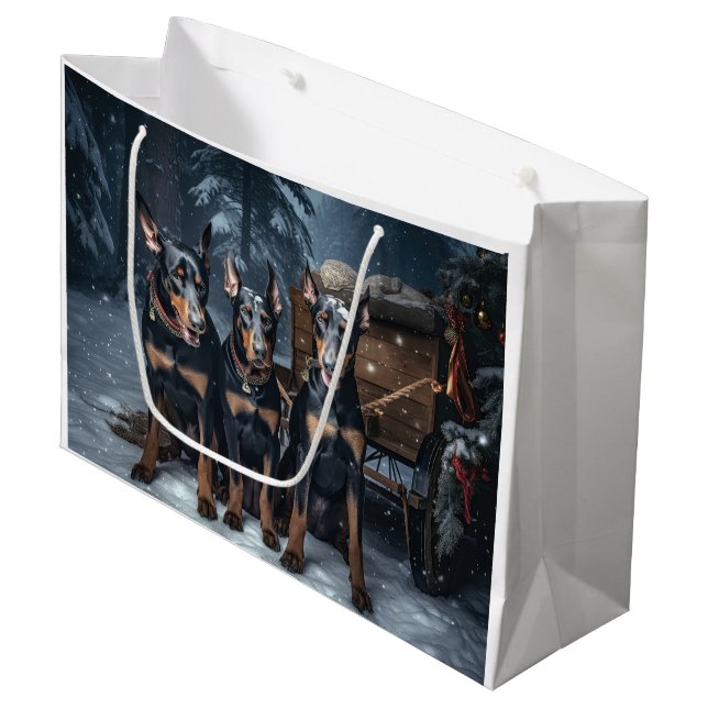 Grand Sac Cadeau Décor de Noël Doberman Snowy Sleigh (Devant Angle)