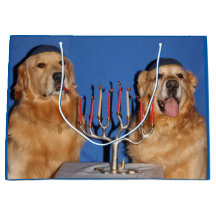 Éclairage de Hanoukka Menorah de golden retriever