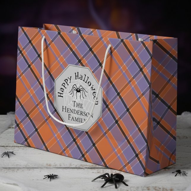 Grand Sac Cadeau Éffrayant Orange violet noir Plaid Spider Hallowee (Spooky Happy Halloween Gift Bags. Cute Orange Black Purple Plaid Pattern with Creepy Spider and Name)
