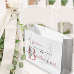 Grand Sac Cadeau Élégant Merci floral personnalisé<br><div class="desc">Sac cadeau mariage personnalisé pour votre femme de chambre. Cet élégant design floral est écrit dans des tons de rose rose poussiéreux, vert chasseur et ivoire. Il dispose d'une parties scintillant rose "B", agrémentée d'un bouquet rose et ivoire de fleurs d'aquarelle et de feuillage. Le modèle est mis en place...</div>