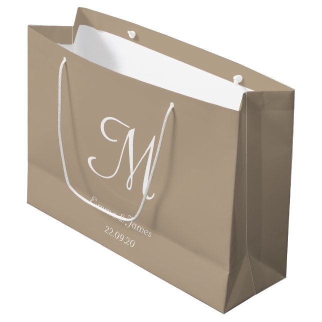 Grand Sac Cadeau Élégant Taupe & Blanc Monogramme Nom Mariage  (Devant Angle)