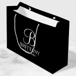 Grand Sac Cadeau Élégante demoiselle d'honneur personnalisée en noi<br><div class="desc">Elegant Black and White Personnalisé Bridesmaid Cadeaux avec monogramme personnalisé dans style de police calligraphie élégant avec nom et titre de bridesmaid dans le style de police serif classique. Aussi parfait pour Maid of Honor,  Flower Girl,  Mother of the Bride et plus.</div>