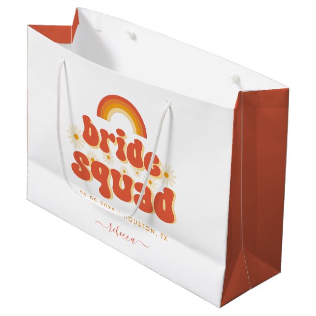 Grand Sac Cadeau Équipe de mariée rétro groovy Daisy Enterrement de (Devant Angle)