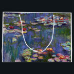 Grand Sac Cadeau Etang Lily, Monet<br><div class="desc">Oscar-Claude Monet (14 novembre 1840 - 5 décembre 1926) était un peintre français, un fondateur de la peinture impressionniste française et le praticien le plus constant et le plus prolifique de la philosophie du mouvement d'exprimer ses perceptions avant la nature, surtout en ce qui concerne la peinture en plein air...</div>