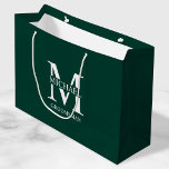 Grand Sac Cadeau Groomsmen Personnalisé Classique Monogramme et nom<br><div class="desc">Cadeaux de Groomsmen Personnalisés Classique avec monogramme,  nom et titre de marionnettiste personnalisé en style serif classique blanc sur arrière - plan vert émeraude. Aussi parfait pour le meilleur homme,  père de la mariée et plus.</div>