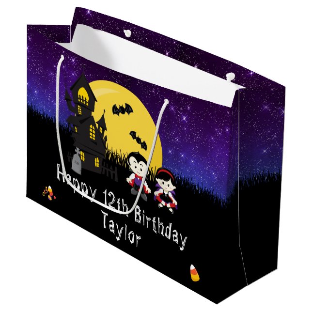 Grand Sac Cadeau Halloween Joyeux Anniversaire Vampires foncé viole (Devant Angle)