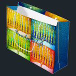 Grand Sac Cadeau Hanoukka 4 Menorahs colorés Peace Love Light<br><div class="desc">"Paix, amour et lumière." Une photo de fond illustrant 4 menorahs d'art aux couleurs vives (jaune, bleu, vert et rouge) vous aide à inaugurer les vacances d'Hanoukka. Sentez la chaleur et la joie de la saison des Fêtes chaque fois que vous utilisez ce sac cadeau de grande taille sur mesure...</div>