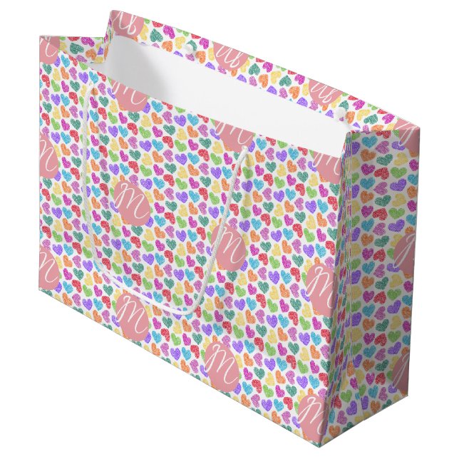 Grand Sac Cadeau Moderne Vibrant Rainbow Doodle Hearts Monogramme (Devant Angle)