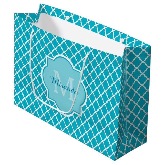 Grand Sac Cadeau Monogramme et nom chics de Quatrefoil de bleu de (Devant Angle)