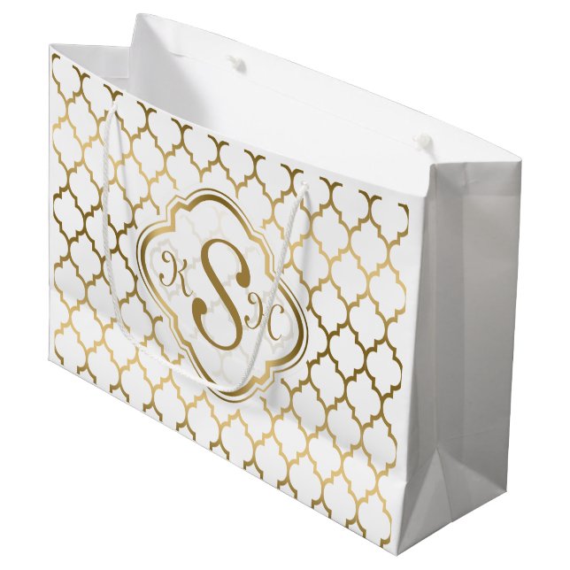 Grand Sac Cadeau Motif Quatrefoil Or & Blanc Monogramme (Devant Angle)