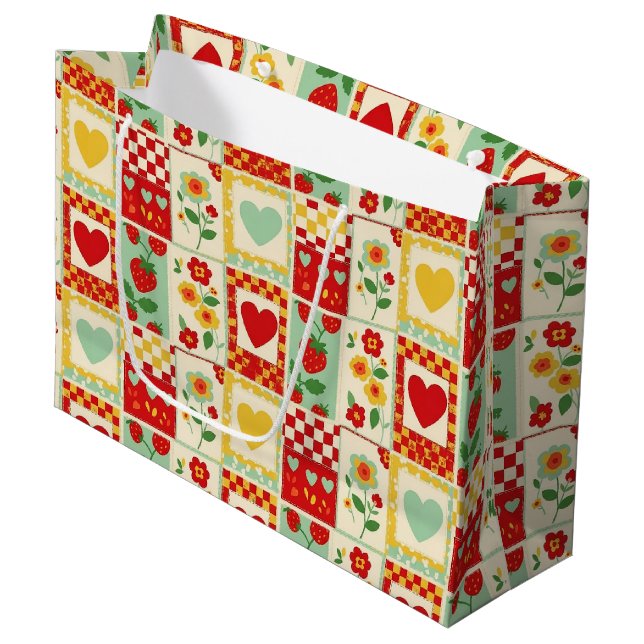 Grand Sac Cadeau Pique-nique patchwork de fraises (Devant Angle)