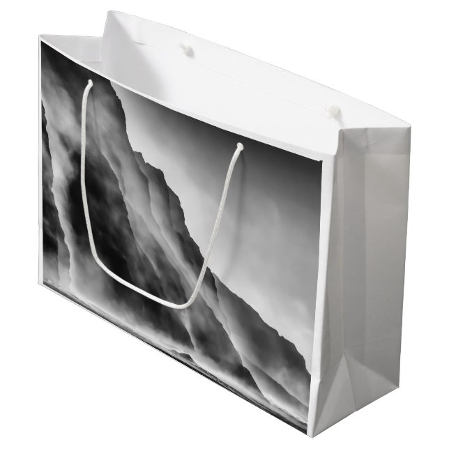 Grand Sac Cadeau Poser sur les rochers (Devant Angle)