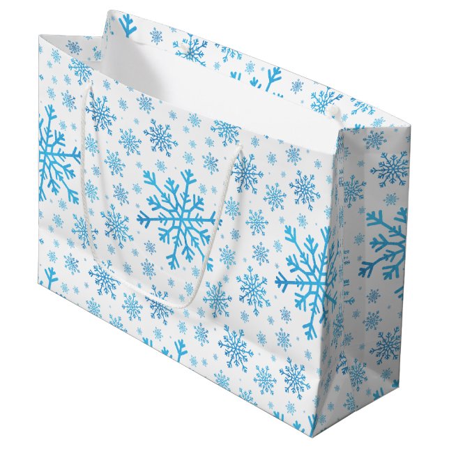 Grand Sac Cadeau Pretty Blue Christmas Snowflakes sur Winter White (Devant Angle)