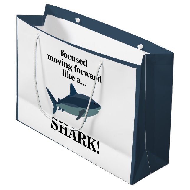 Grand Sac Cadeau Requin Concentré Avançant Comme Un Requin (Devant Angle)