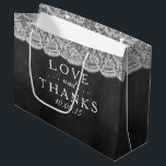 Grand Sac Cadeau Sacs-cadeaux Chalkboard & Lace Collection Mariage<br><div class="desc">Les Sacs-Cadeaux Chalkboard & Lace Collection Mariage. *Veuillez noter que Zazzle ne vend que des produits imprimés,  par conséquent cet article n'a pas de vrais matériaux de dentelle.</div>