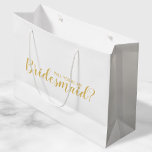Grand Sac Cadeau Serez-Vous Ma Femme D'Accueil ? Or de script moder<br><div class="desc">"Serez-Vous Ma Femme D'Accueil ?" Script moderne White et Gold Bridesmaid Proposition sac cadeau avec le titre "Will You Be My Bridesmaid?" en or style de police de script moderne sur arrière - plan blanc. Remarque : Les détails du papier sont simulés dans l'illustration. Il n'y aura pas de métal...</div>