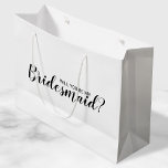 Grand Sac Cadeau Serez-Vous Ma Femme D'Accueil ? Proposition modern<br><div class="desc">"Serez-Vous Ma Femme D'Accueil ?" Le sac cadeau de proposition moderne comporte le titre "Will You Be My Bridesmaid?" en noir style de police de script moderne sur arrière - plan blanc.</div>