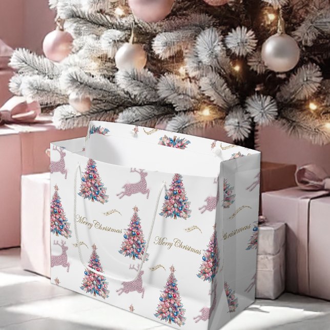 Grand Sac Cadeau Sparkling Reindeer and Pastel Christmas Trees Pink (Sparkling Reindeer and Pastel Christmas Trees Pink Large Gift Bag by ithe Olde Christmas Shoppe)