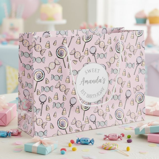 Grand Sac Cadeau Sweet Little One Candy Thème Premier anniversaire  (Candy Sweet One 1st Birthday Pastel Pink Gift Bag. Cute Lollipop & Candy Halloween Kids Gift Wrap)