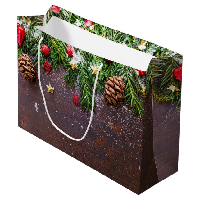 Grand Sac Cadeau Table de Noël rustique avec pin et neige (Devant Angle)