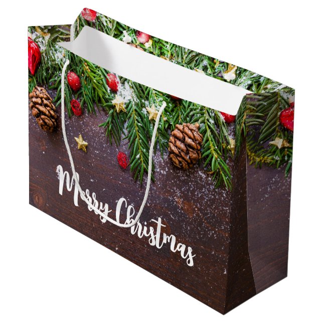 Grand Sac Cadeau Table de Noël rustique avec pin et neige (Devant Angle)