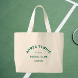 Grand Tote Bag Après Tennis Social Club personnalisé Crest vert<br><div class="desc">Après Tennis Social Club Sac fourre-tout tennis Crest vert. Personnalisez avec l'année et le lieu. Parfait pour transporter vos essentiels de tennis, comme un cadeau pour un amateur de tennis ou comme sacs cadeaux pour un enterrement de vie de garçon ou de jeune fille sur le thème du tennis. Conçu...</div>