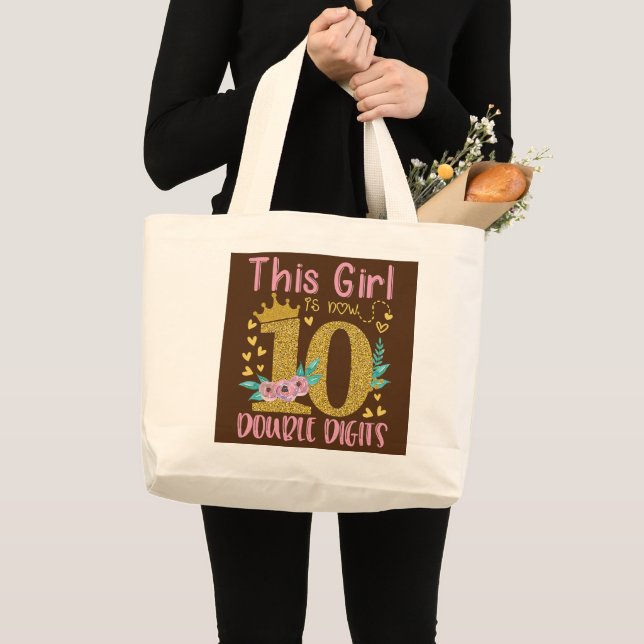 Grand Tote Bag Cette fille est maintenant 10 chiffres doubles 10e (Devant (produit))