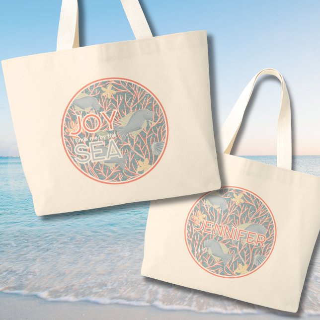 Grand Tote Bag Joy Finds Me By The Sea – Boho Beach  (Modern Coastal Charm Personalized Beach Tote Bag - Joy Finds Me By The Sea)