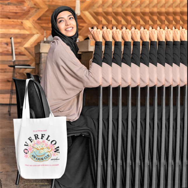 Grand Tote Bag La Fourre-tout OVERFLOW conçue par Adiela Akoo (OVERFLOW Tote by Poet Adiela Akoo bcoz that's when we give off our best. Love it? GET it!)