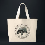 Grand Tote Bag Tortue des îles Galapagos<br><div class="desc">La tortue des Galapagos est la plus grande espèce vivante de tortue et le reptile vivant du 10ème, atteignant des poids de plus de 200 kg et des longueurs de 5, 9 pieds. Avec une durée de vie dans la nature de plus de 100 ans, c'est l'un des vertébrés les...</div>