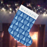Grande Chaussette De Noël Joyeux Bleu Interconfessionnel Chrismukkah Mignonn<br><div class="desc">Créez votre propre inventaire de Noël motif Menorah bleu clair et sapin de Noël personnalisé comme un croisement parfait pour les célébrations Chrismukkah et Hanoukka. La réserve classique de Noël avec les symboles iconiques de Noël et d'Hanoukka en bleu pâle est mignon pour les enfants et les animaux de compagnie,...</div>