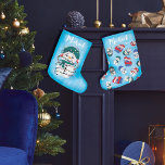 Grande Chaussette De Noël Lumières brillantes hiver Merveilles Snowman Noël<br><div class="desc">Ce motif d'illustration mignon et ludique est parfait pour la période des fêtes de Noël. Il présente des bonhomme de neige peints et dessinés à la main dans différents scénarios. Celui à l'avant est un bonhomme de neige enchevêtré de lumières brillantes. Le motif à l'arrière comprend une boule de neige...</div>