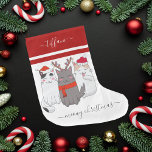 Grande Chaussette De Noël Meowy Christmas 3 festive Cats<br><div class="desc">Célébrez les fêtes dans le style amoureux des chats avec notre "Meowy Christmas 3 Festive Cats Large Christmas Stocking." Cette réserve comprend trois adorables chats de dessins animés, chacun vêtu de leur mieux de vacances. L'un porte un chapeau de Père Noël, l'autre un cozis dans un casquette d'hiver rouge, et...</div>
