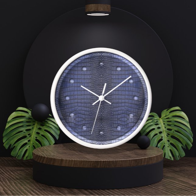 Grande horloge en peau d'alligator cobalt (Cobalt Alligator Skin Texture Clock by Looly Elzayat)