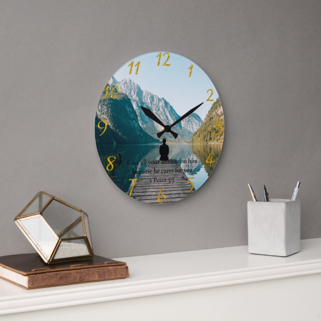 Grande Horloge Ronde 1 Pierre 5:7 assis sur le quai (Bureau)