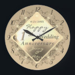 Grande Horloge Ronde 1er anniversaire/événement personnalisé Emblème d'<br><div class="desc">J'ai conçu cette horloge murale dédiée à leur 1er anniversaire mariage et/ou événement spécial.  Pour leur 1er anniversaire mariage,  un clin d'oeil aux cadeaux modernes d'horloges et d'or pour marquer leur jalon dans ce design original et délicieux.</div>