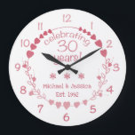 Grande Horloge Ronde 30e Wedding Anniversary Hearts<br><div class="desc">Célébrez un anniversaire mariage marquant avec cette magnifique et élégante horloge murale avec un design avec une couronne de coeur rouge et rose.</div>