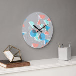 Grande Horloge Ronde Abstrait Bauhaus demi-cercles Mod Pop Art Motif<br><div class="desc">Beau bleu contemporain, vert menthe, corail orange et rose vif demi-cercles et motif carré Design élégant et branché pour le design artistique d'intérieur, la diva de mode artistique, populaire branché, vintage rétro, style Art nouveau déco, ou amateur abstrait de motifs géométriques numériques graphiques. Disponible sur une variété de produits de...</div>