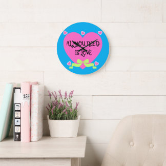 Grande Horloge Ronde All You Need Is Love – Valentine Heart Design