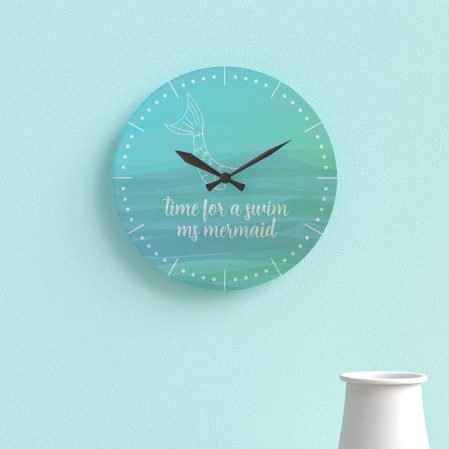 Grande Horloge Ronde Aquarelle personnalisée Aqua Aquarelle Sirène Horl (Add your own mermaid-y quote to this cool aqua watercolor waves wall clock)