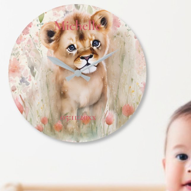 Grande Horloge Ronde Bébé mignon Lion Pastel Aquarelle Fleurs de printe (Créateur téléchargé)