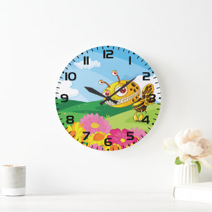 Grande Horloge Ronde Bee Monster mignonne mais Déplaisante dans un cham