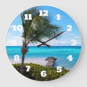 Grande Horloge Ronde Belle palme tropicale balayée par le vent de la pl