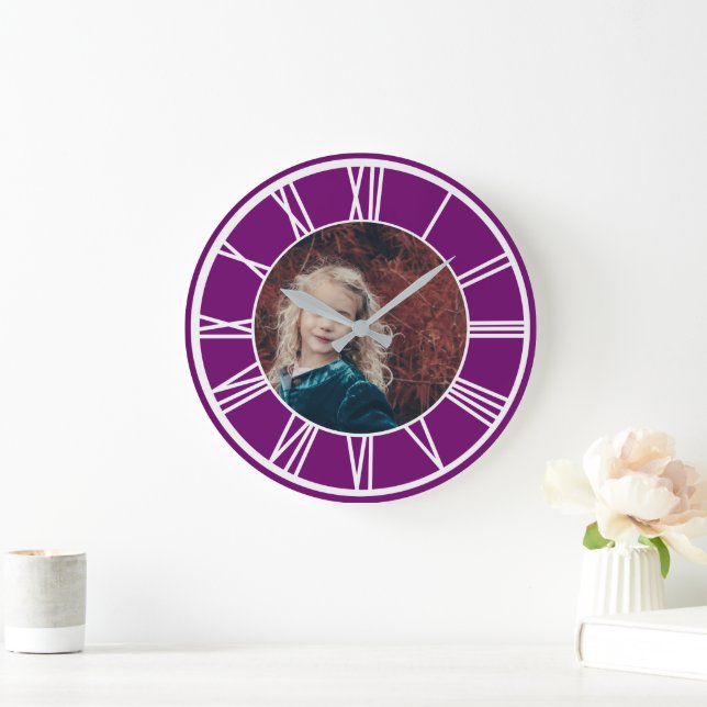 Grande Horloge Ronde Bordure de chiffres romains blancs violet ajouter  (Maison)