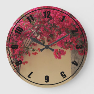 Grande Horloge Ronde Bougainvilliers sur un mur antique