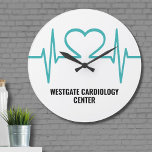Grande Horloge Ronde Bureau des médecins Médicales simples<br><div class="desc">Un rythme cardiaque turquoise EKG imprimé, pour un cabinet de médecin ou un cabinet médical ! Non seulement vous pouvez changer les couleurs de police (et le texte bien sûr), mais vous pouvez aussi changer les couleurs arrière - plans qui changeront la couleur de la ligne heartbeat ! Simple moderne...</div>