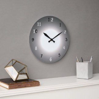 Grande Horloge Ronde Cadran argenté gris noir dramatique tendance