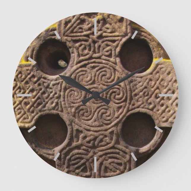 Grande Horloge Ronde Celtic carved cross (Recto)